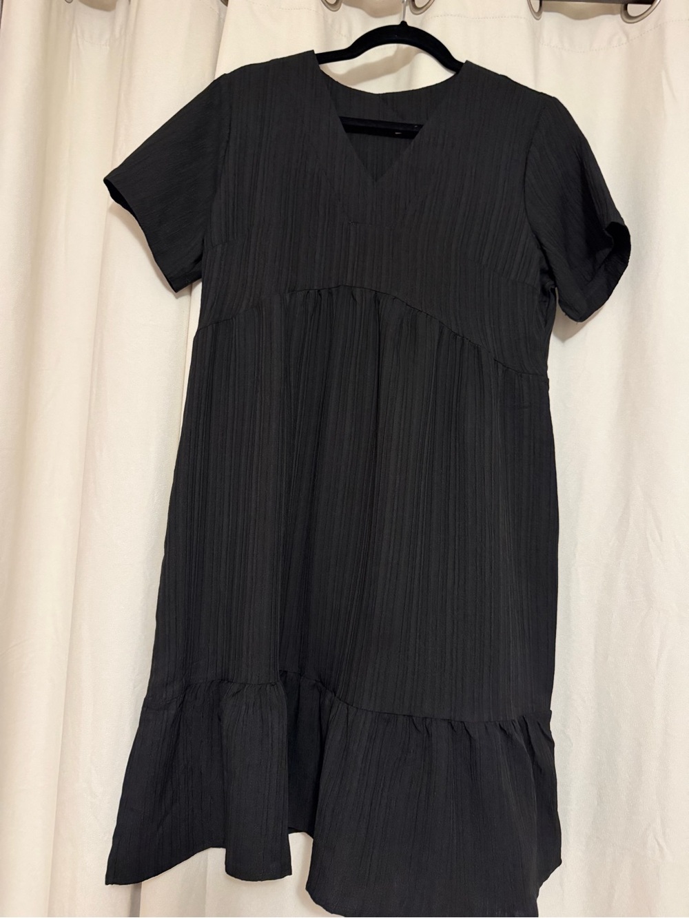 Boutique Black Crinkle Textured V-Neck Tiered Babydoll Dress Size L